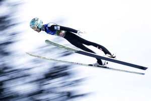 NEZGODA NA NOVOGODIŠNJOJ TURNEJI: Ski skakač se zakucao u ogradu u Insbruku! Pogledajte (VIDEO)