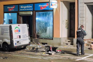 EKSPLOZIJA ISPRED DESNIČARSKE STRANKE U NEMAČKOJ: Uhapšena 3 muškarca zbog napada na kancelarije Alternative na Nemačku! (FOTO)