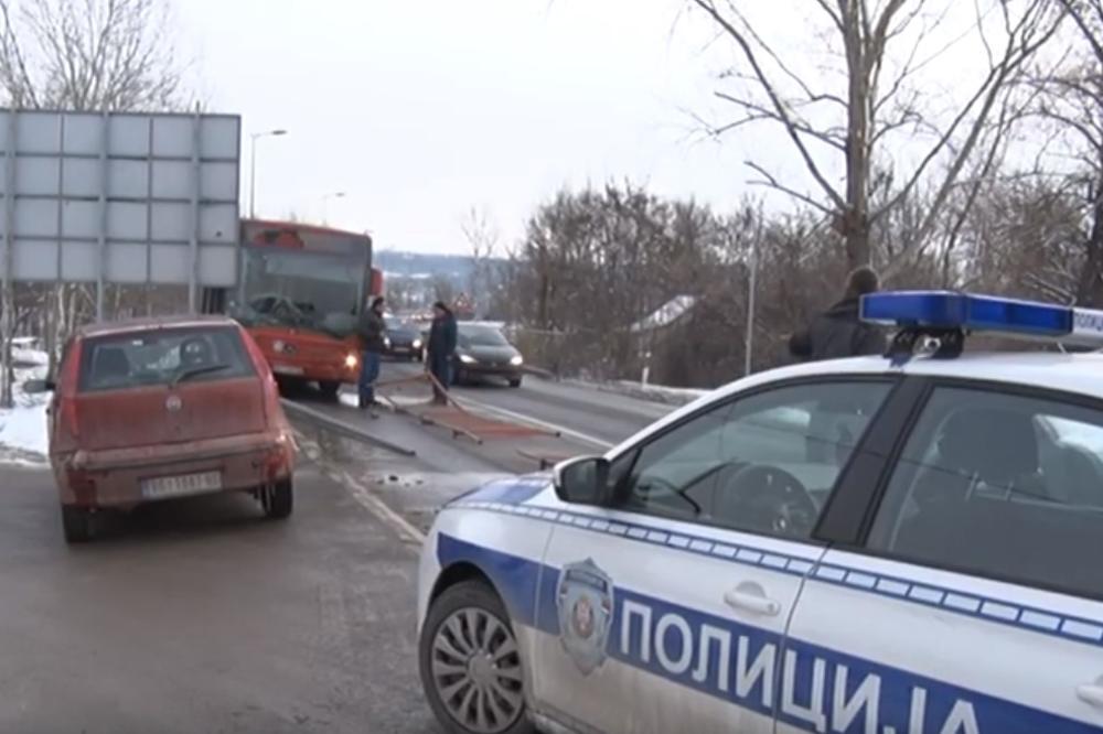 ŠOK SCENA NA ULAZU U OBRENOVAC: Autobus umalo sleteo sa Kolubarskog mosta