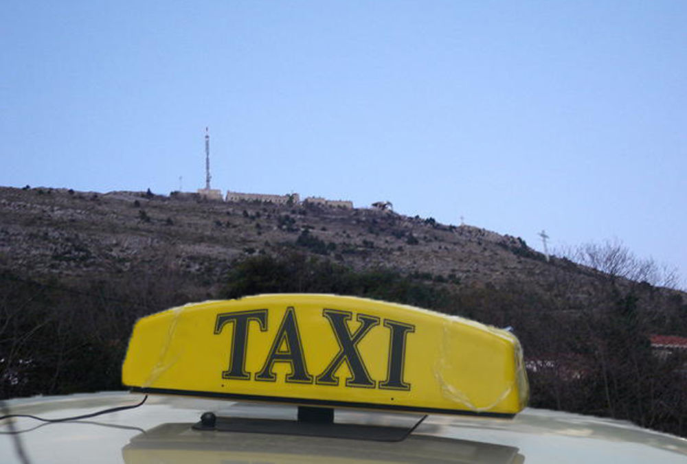 Hrvatska, turisti, Srđ, taksi