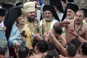 PLIVALO SE I U ISTANBULU ZA ČASNI KRST: Pravoslavci obeležili Bogojavljenje u Turskoj! (FOTO)