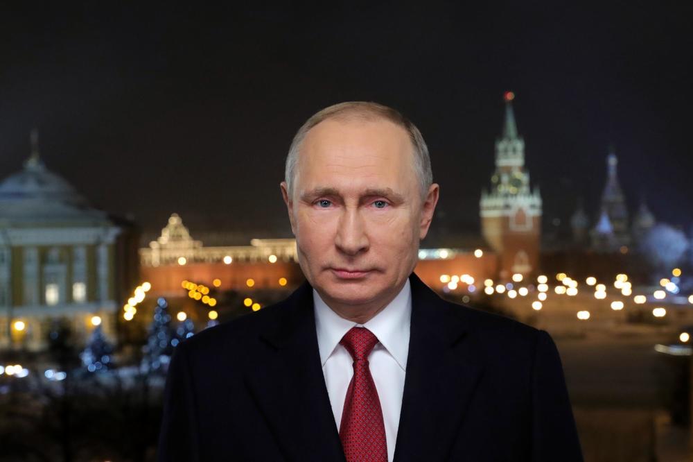 DA MIRIŠEŠ KAO PUTIN: Parfem sa imenom i likom ruskog predsednika košta papreno, a evo šta on kaže na to! (FOTO)