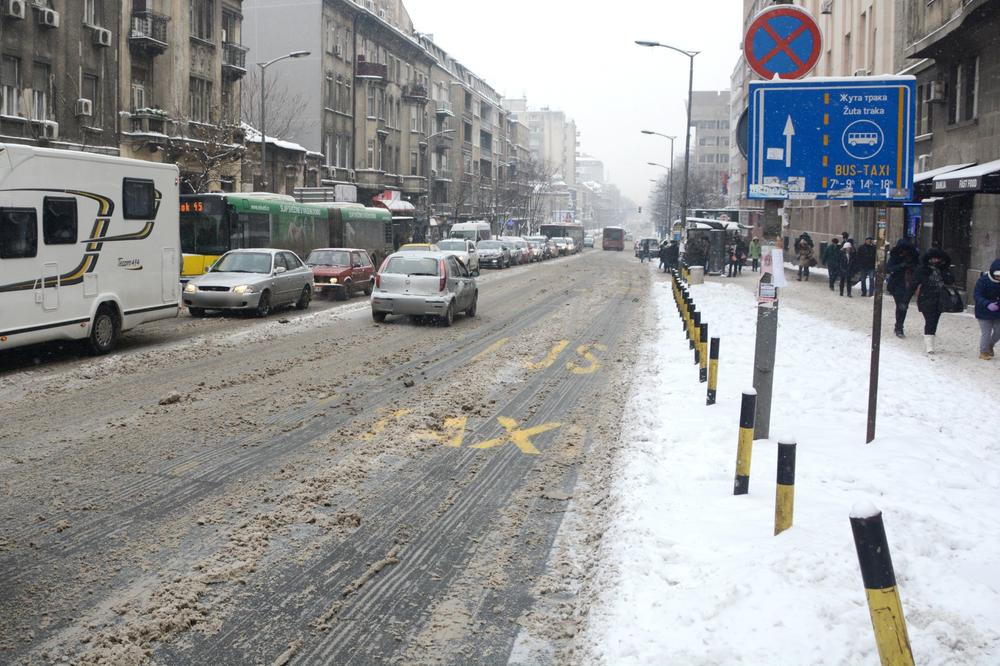 KOLAPS U BEOGRADU, SNEG PARALISAO GRAD! Sve stoji, ove linije prevoza su izmenjene!