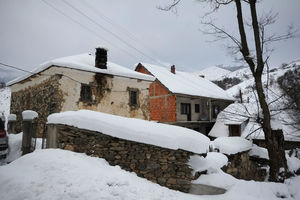 OVO SELO JE NAJSIGURNIJE ZA SRBE NA KOSOVU: Nalazi se na 1.000 metara visine, opasano je planinama, a evo zašto ga i jedinice ROSU izbegavaju  (FOTO)