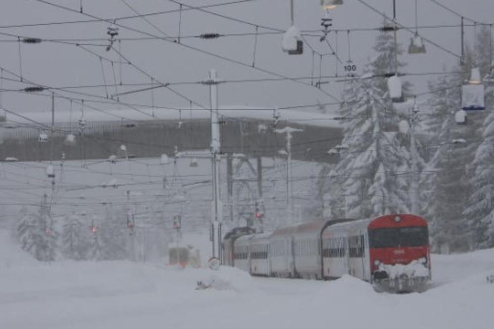 LEDENI TALAS OKOVAO EVROPU: U snežnom nevremenu koje je zahvatilo kontinent stradalo 13 osoba! (VIDEO)