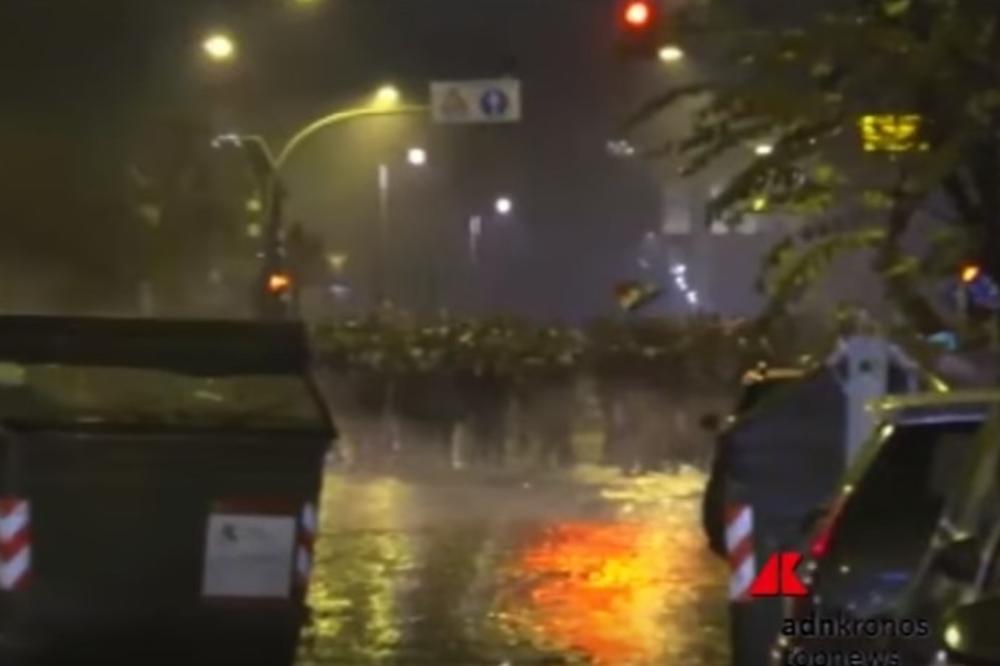 FEŠTA SE PRETVORILA U TOTALNI HAOS: Pogledajte žestok sukob navijača Lacija i policije na ulicama Rima (VIDEO)