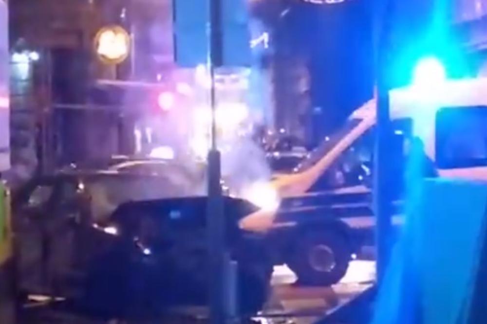 FILMSKA POTERA U ZAGREBU! BEŽAO OD POLICIJE, PA SE ZAKUCAO U DRUGI AUTO: Specijalci naoružani AUTOMATSKIM PUŠKAMA okružili kola (VIDEO)