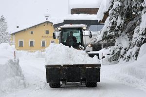 SNEG PARALISAO POLA BALKANA: U Hrvatskoj i BiH mećava, na Jadranu jaka bura, a  evo gde je najgore! (FOTO)