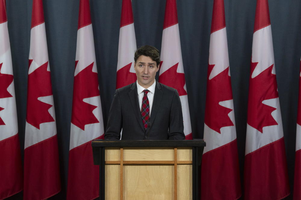 UDRI TRUDOA: Bar u Kanadi nudi udaranje pinjate sa likom premijera! Društvene mreže gore! (FOTO)