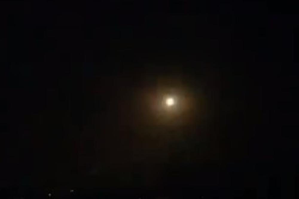 NOVI NAPAD IZRAELA NA DAMASK: PVO oborio sve rakete, gradom odjekuju eksplozije (VIDEO)
