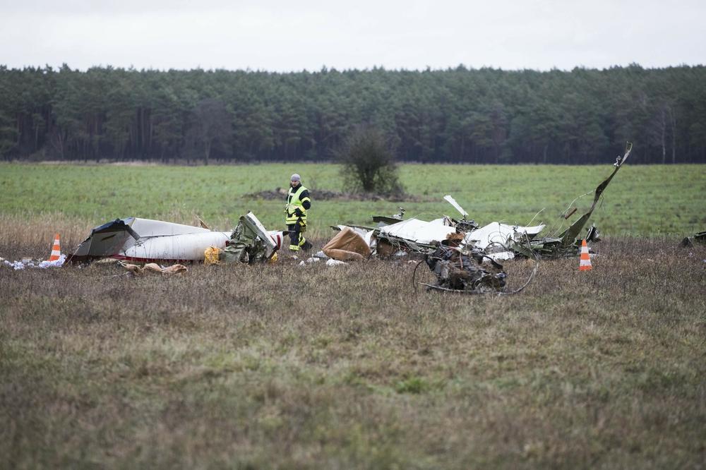 NESREĆA U NEMAČKOJ: Poginula dva muškarca u padu malog aviona (FOTO)