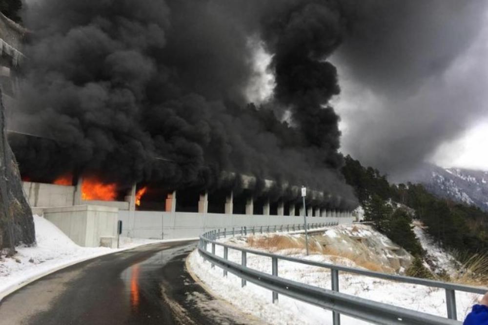 GOREO AUTOBUS PUN HRVATSKIH ĐAKA: Dok su se vraćali sa skijanja vozilo se zapalilo u tunelu, a onda je nastala panika! (FOTO)