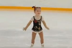 ČUDESNO I PRESLATKO: Nećete verovati šta na klizaljkama radi četvorogodišnja Ruskinja (VIDEO)