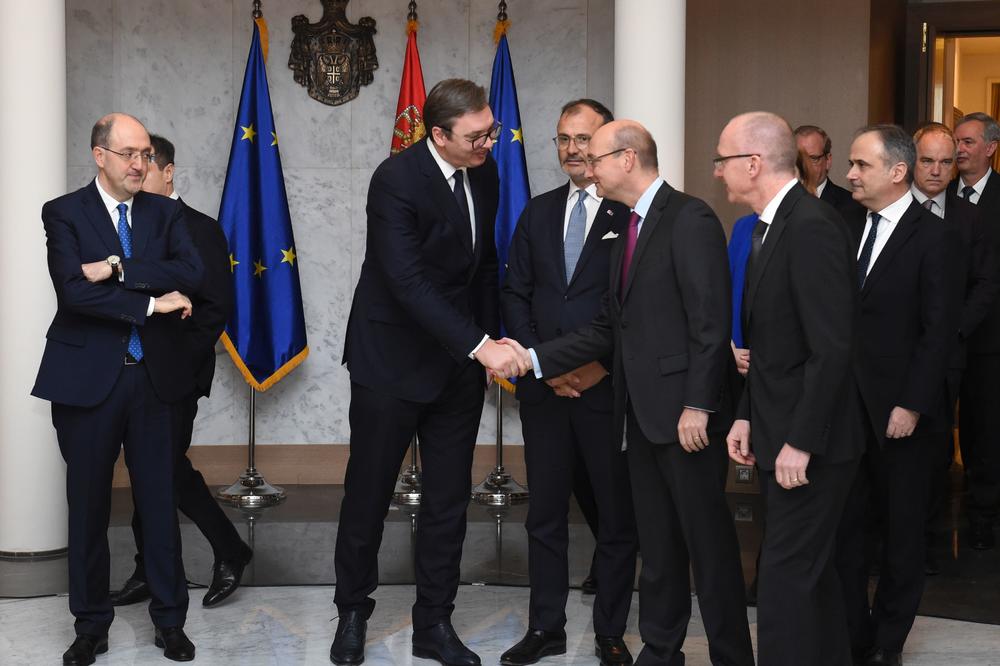 VAŽAN SASTANAK U VILI MIR: Vučić primio Fabricija i još 23 diplomate iz zemalja EU