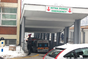 KRALJEVČANI GRADE NOVI PRILAZ HITNOJ POMOĆI: Ulaz u krug bolnice stalno zakrčen zbog parkiranih automobila