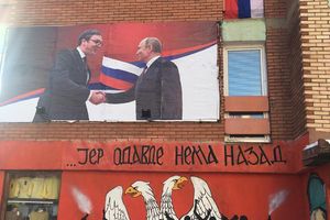 POZDRAV RUSKOM PREDSEDNIKU Sever KiM okićen srpskim i ruskim zastavama i slikama Putina!
