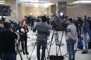 DA LI NOVINARI TREBA DA UČESTVUJU U PROTESTIMA: Evo šta kažu najugledniji urednici i novinari u Srbiji