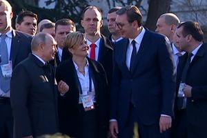 VUČIĆ I PUTIN NA GROBLJU OSLOBODILACA: Predsednici položili vence i odali poštu palim junacima (KURIR TV)