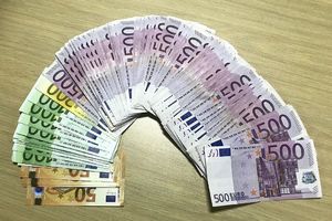 BRUKA U POŽAREVCU: 4.000 evra ukrao poznaniku iz torbe dok su sedeli u kafiću!