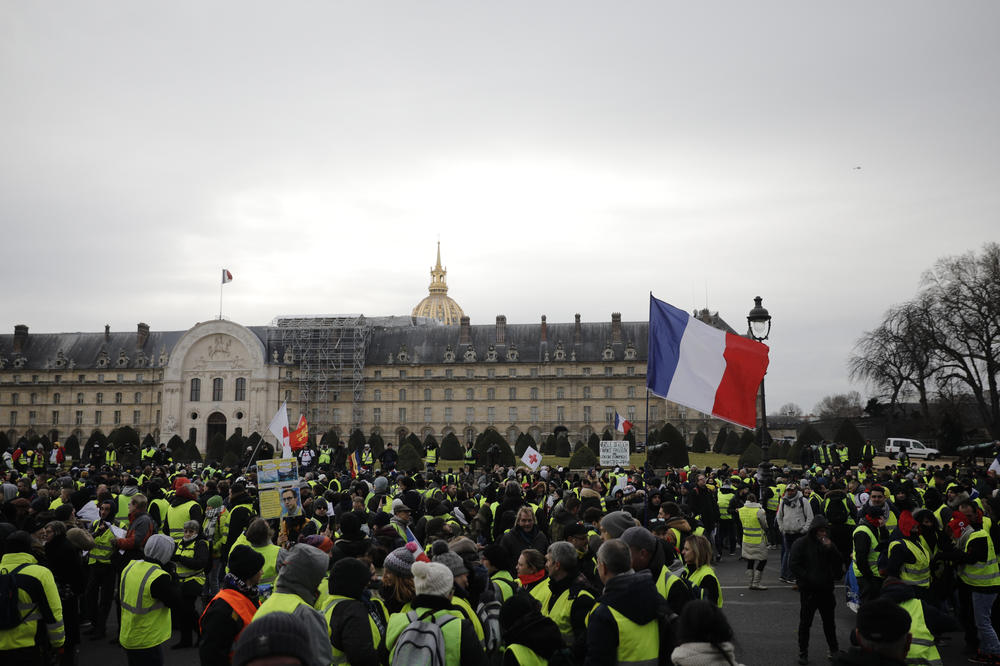 JUBILARNO OKUPLJANJE ŽUTIH PRSLUKA: Danas će 10. put biti na ulicama, u  Parizu spremno 5.000 policajaca (FOTO, VIDEO)