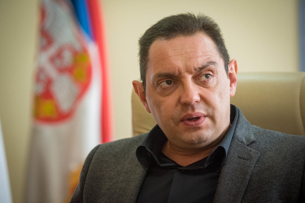 DIVLJANJE U CENTRU BEOGRADA Vulin: Đilas i Obradović zloupotrebljavaju demokratiju! Vučić zaslužuje čestitke zbog uzdržanosti