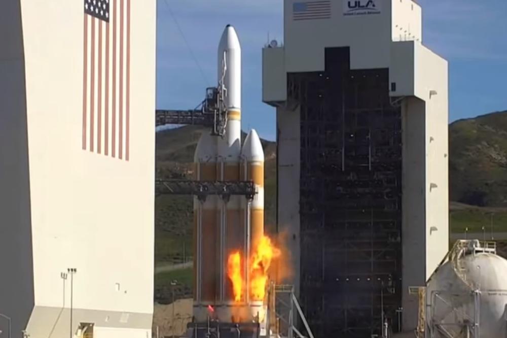 AMERIKANCI LANSIRALI ŠPIJUNSKI SATELIT U SVEMIR: Moćna raketa posle nekoliko odlaganja odletela u orbitu! Pogledajte! (VIDEO)