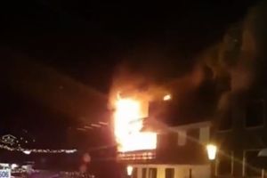 HOROR U POPULARNOM SKIJALIŠTU! DVA UGLJENISANA TELA PRONAŠLI U SPALJENOJ ZGRADI: Požar u odmaralištu u francuskim Alpima progutao zgradu sa sezonskim radnicima (VIDEO)