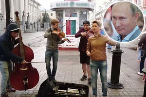 HIT! HOĆU TAKVOG KAO PUTIN DA NE PIJE, DA NE BEŽI: Snimak uličnih muzičara koji pevaju o ruskom predsedniku ima 12 MILIONA pregleda! (VIDEO)