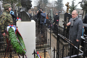 SEĆANJE NA MIŠIĆA, BOJOVIĆA I ŠTURMA: Obeležene godišnjice smrti vojvoda i generala polaganjem venaca na Novom groblju