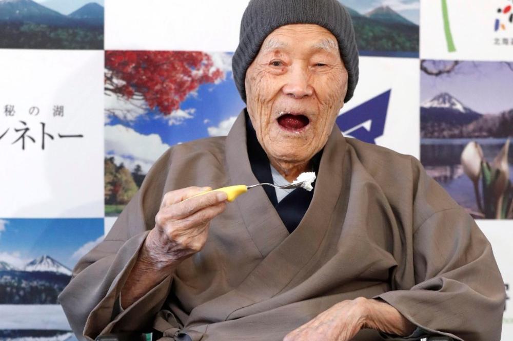 UMRO NAJSTARIJI MUŠKARAC NA SVETU: Japanac preminuo u 114. godini nikad nije skidao vunenu kapu, a evo šta je voleo da jede! (VIDEO)