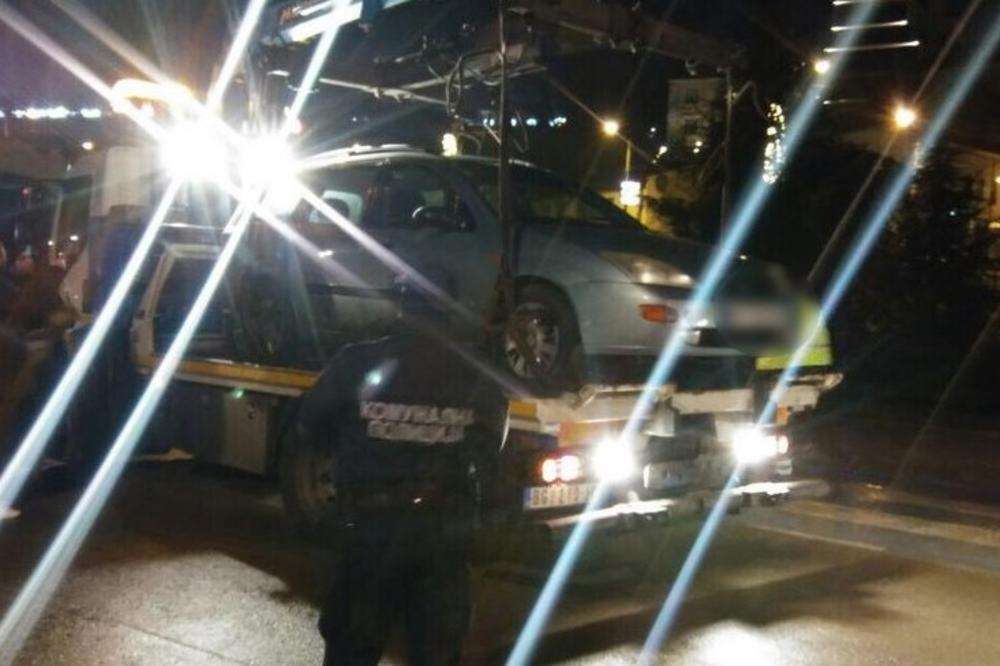KOMUNALNA POLICIJA PONOVO U AKCIJI: Oduzeto još jedno vozilo divljih taksista kod Beton hale