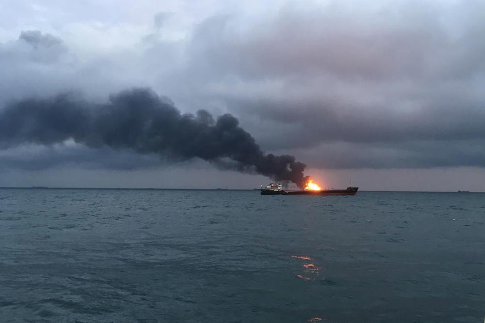 NEMA ŠANSE DA JE IKO PREŽIVEO: 14 poginulo u požaru na dva tankera u Kerčkom moreuzu, VATRA JOŠ GORI! (VIDEO)