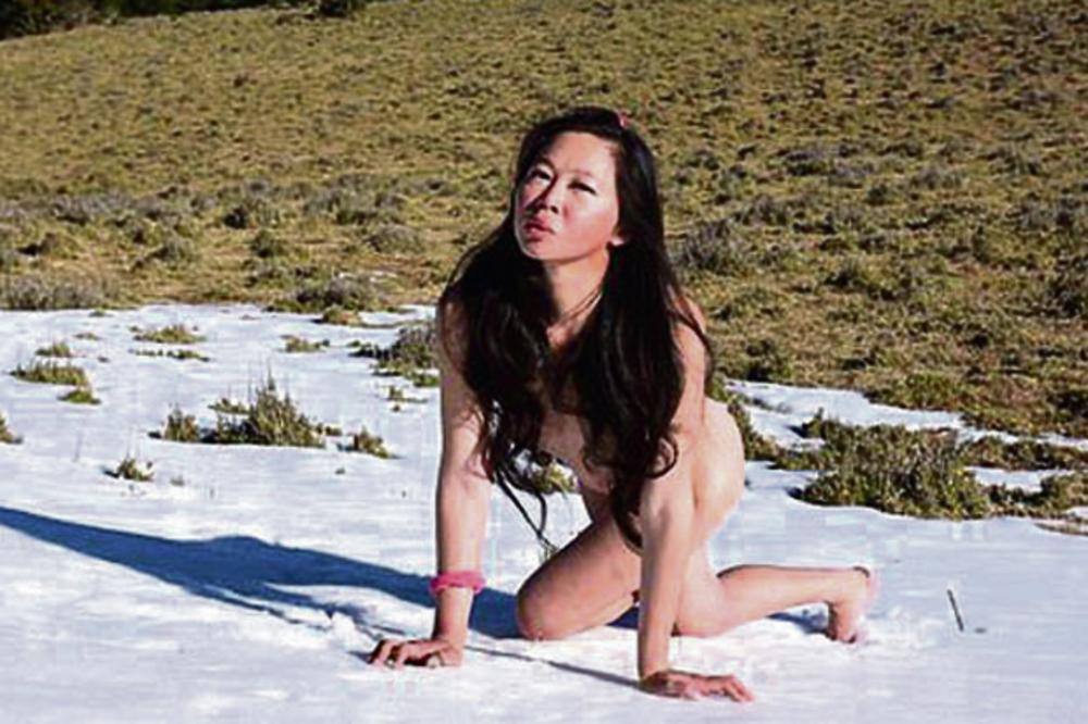 BIZARNA NESREĆA NA TAJVANU: Bikini planinarka pala i poginula!
