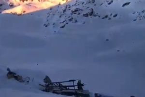 SUDAR AVIONA I HELIKOPTERA IZNAD GLEČERA: U nesreći u švajcarskim Alpima poginulo četvoro (VIDEO)