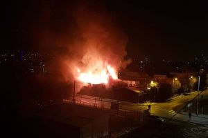 PLANULO SKLADIŠTE: Veliki požar izbio u Zagrebu (VIDEO)