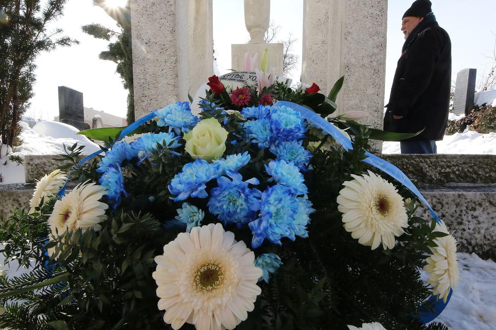 SEĆANJE NA ŽRTVE HOLOKAUSTA: Položeni venci i cveće uz pune vojne i državne počasti