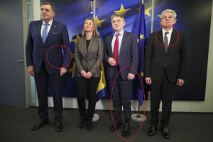 NEOPEGLANI I NEUREDNI: Članovi Predsedništva BiH se nisu proslavili na zvaničnim fotografiijama iz Brisela (FOTO)