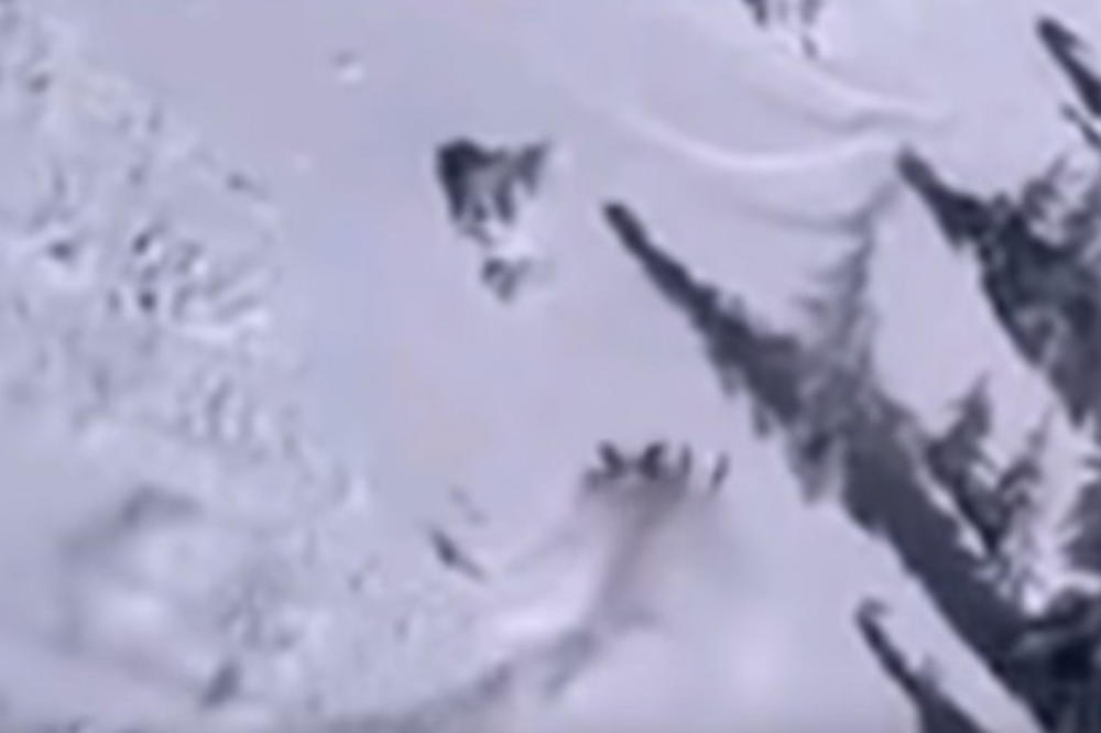 POKRENUO LAVINU PA SE DAO U BEG: Skijaš u Rumuniji  i pored veštine nije bio brži od snežne nemani (VIDEO)