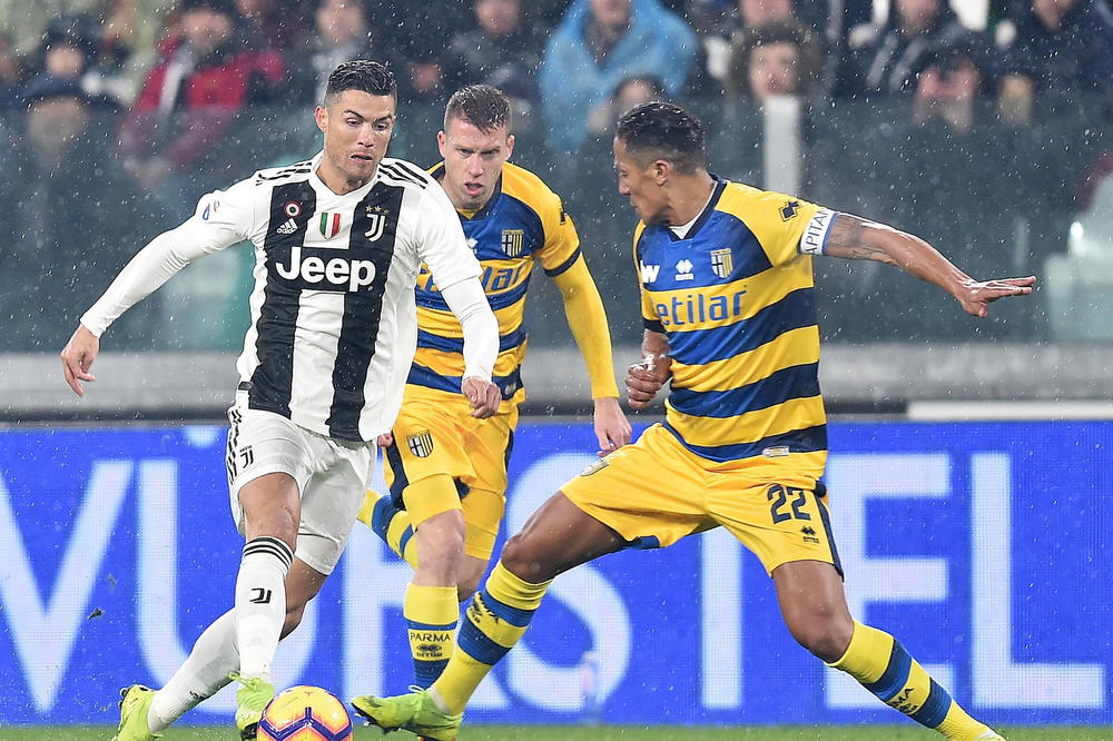 RONALDO DAO DVA GOLA, A TUGUJE: Parma u 93. minutu šokirala Juventus usred Torina! Šampion u krizi (VIDEO)