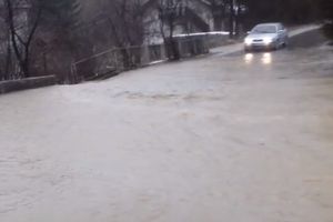 HAOS U ZENICI: Poplavljeno najmanje 40 kuća, kiša ne prestaje da pada (VIDEO)