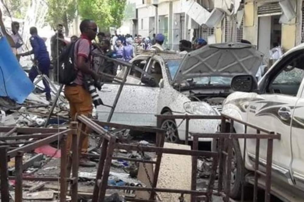 SNAŽNA EKSPLOZIJA U TRŽNOM CENTRU: U napadu auto-bombe u Mogadišu najmanje 10 mrtvih!