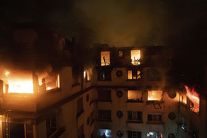 ZBOG NJE JE UMRLO 10 LJUDI: Žena uhapšena pod sumnjom da je izazvala požar u zgradi u Parizu