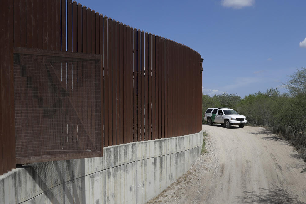VRHOVNI SUD SAD OBRADOVAO TRAMPA: Odobrio gradnju zida prema Meksiku, evo koliko će američki predsednik moći da potroši