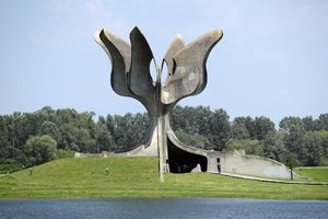 NOVI PROGRAM U HRVATSKIM ŠKOLAMA: Preporuka da deca posete Jasenovac i uče o ustaškim zločinima!