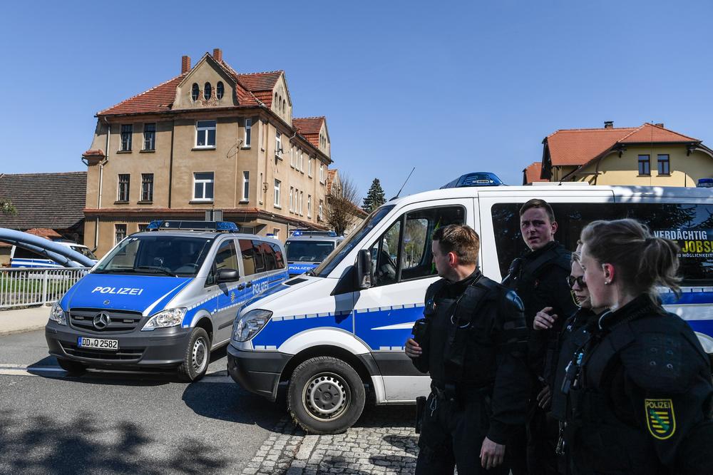 PUCNJAVA U BOLNICI U PRAGU: Pacijent usred noći ranio dvojicu cimera iz sobe! Osoblje ga jedva razoružalo!