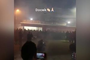 DELIJE IZNENADILE FUDBALERE ZVEZDE: Pogledajte kakav su doček navijači priredili crveno-belima po povratku iz Turske (VIDEO)