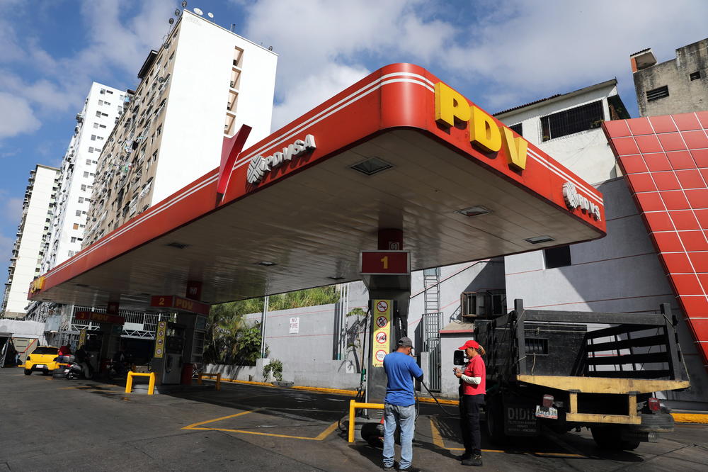 SKLANJAJU PARE DALEKO OD AMERIKANACA: Venecuela prebacuje račune za naftu u rusku Gasprom banku