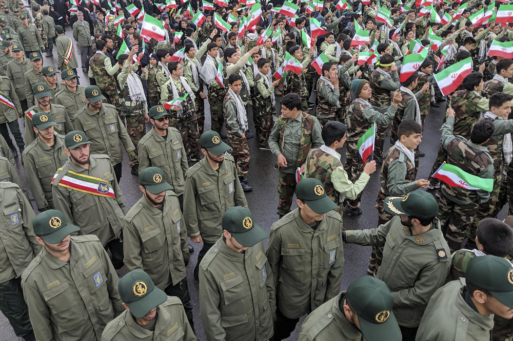 STOTINE HILJADA IRANACA NA ULICAMA TEHERANA UZVIKUJE SMRT AMERICI! ROHANI: Nastavljamo da širimo vojnu moć! (VIDEO UŽIVO)