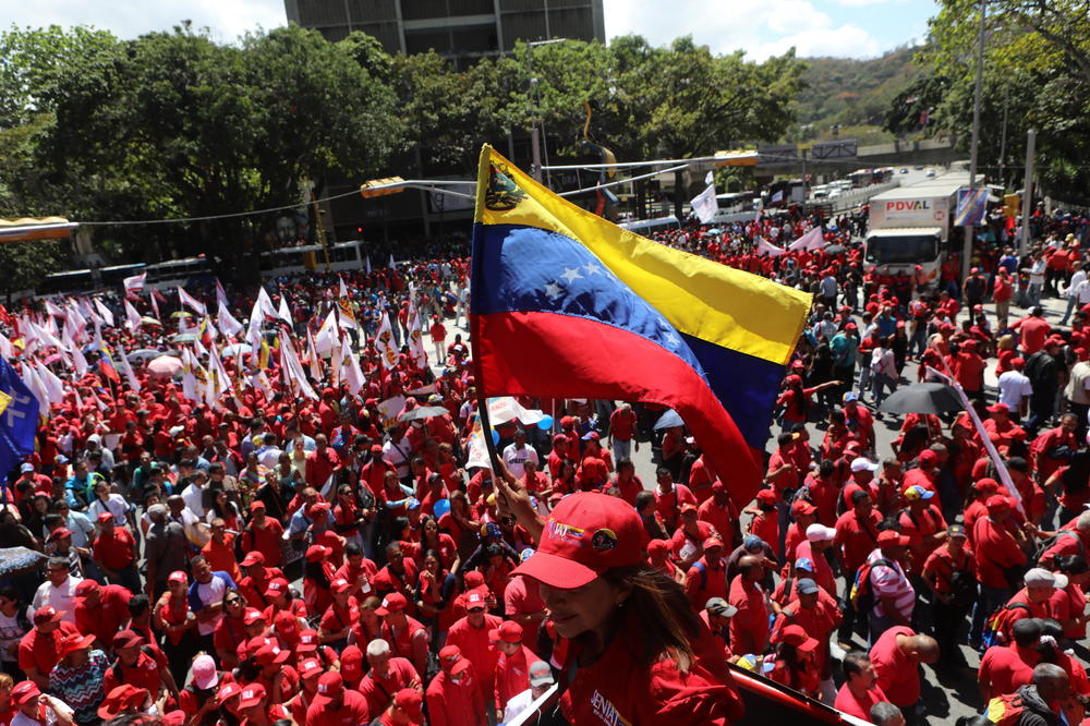 MITING I KONTRAMITING U KARAKASU: I Maduro i Gvaido izveli svoje pristalice na ulice (VIDEO)