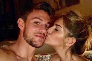 PROVOKATIVNA SLIKA: Ludi provod fudbalera Juventusa i njegove seksi devojke u đakuziju za Dan zaljubljenih (FOTO)